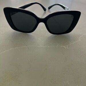 CHANEL Black Cat-Eye Sunglasses